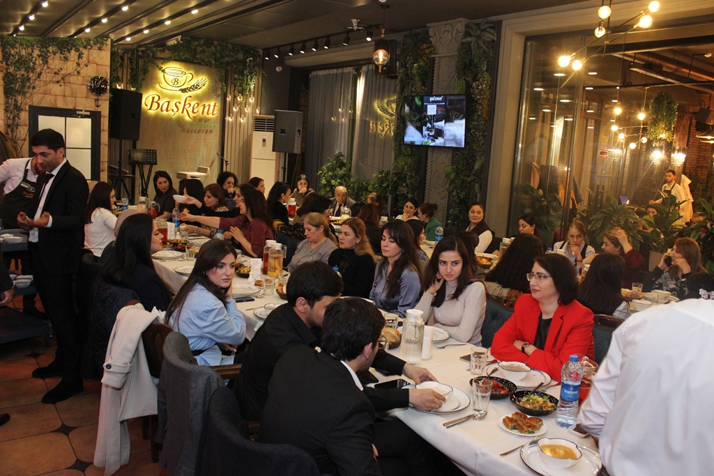 Bakı Avrasiya Universiteti və Bakı Avrasiya Kollecinin kollektivi iftar süfrəsində görüşüb