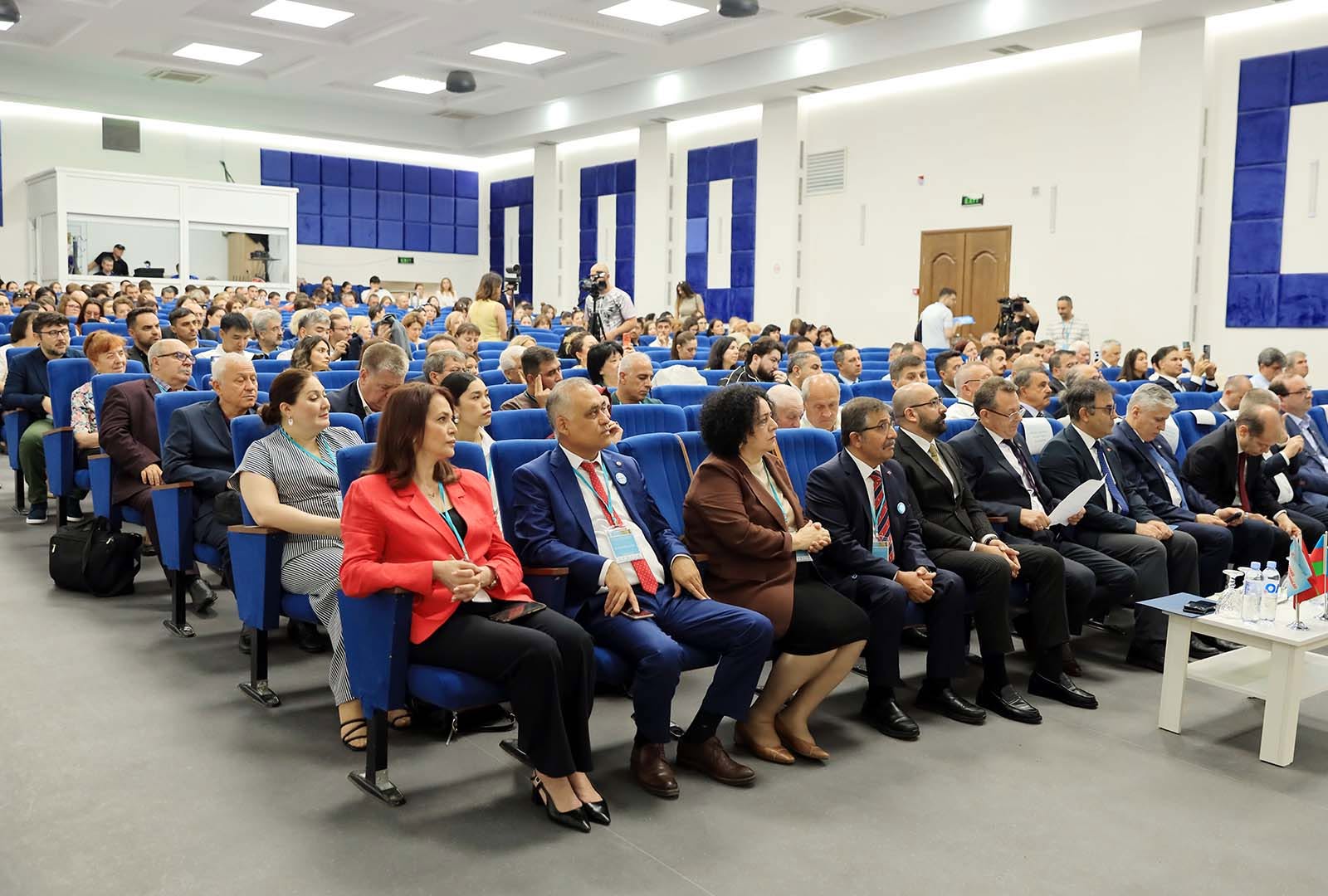 BAAU beynəlxalq simpoziumda təmsil olunub