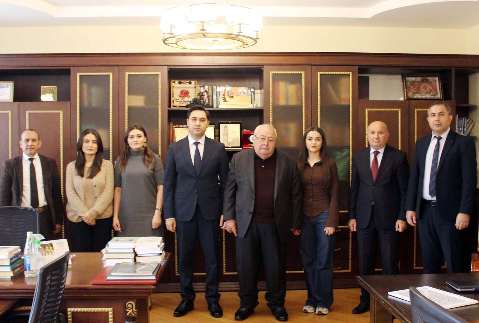 BAAU rəhbərliyi Professor Nazim Hüseynli adına təqaüdə layiq görülən tələbələrlə görüşüb