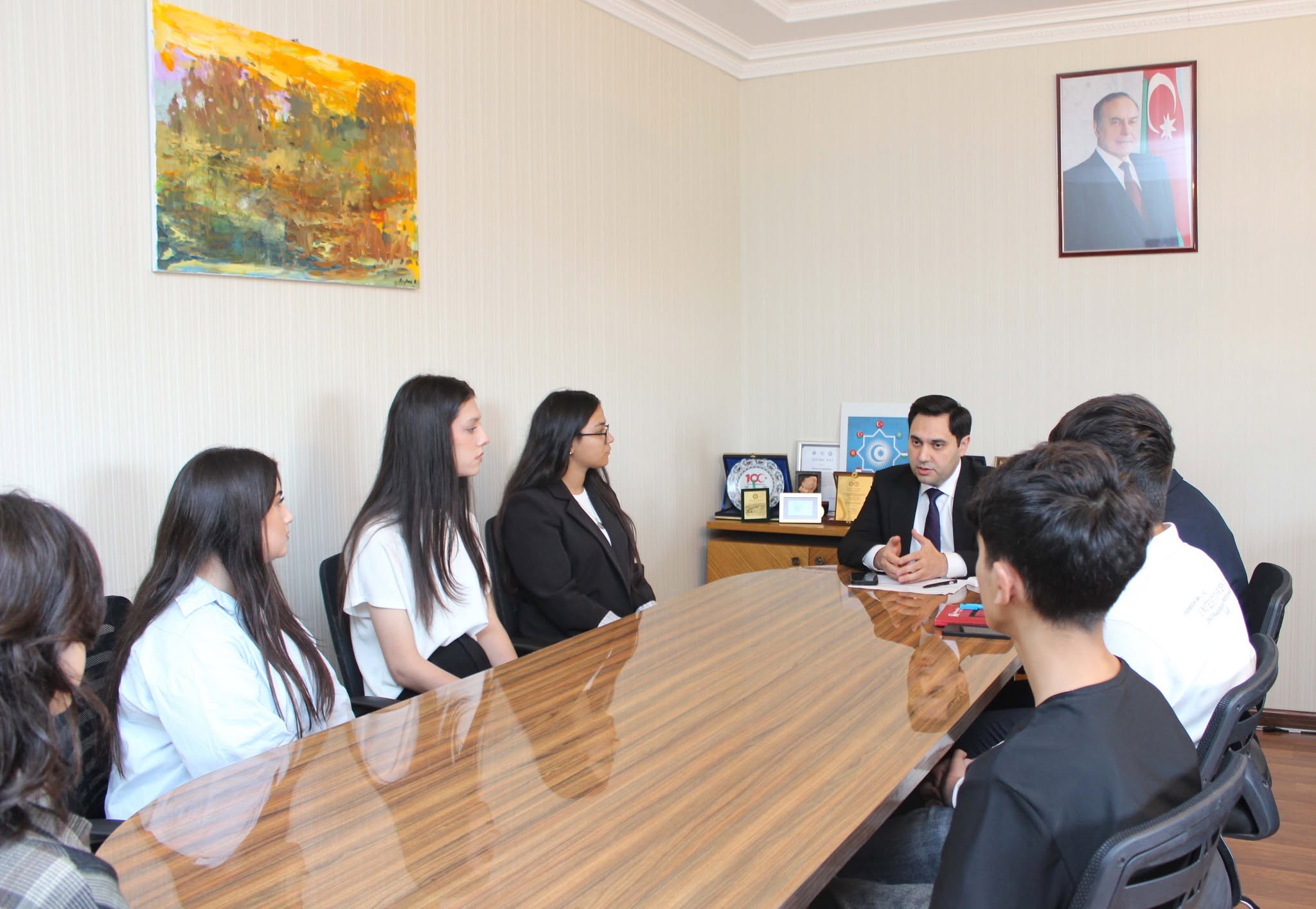 Universitetin rektoru tələbələrlə görüşüb