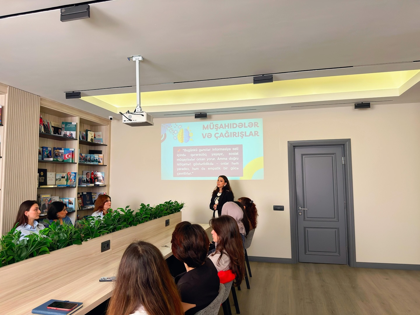 BAAU-da “Nəsillərarası fərqlər və tələbələrin yeni psixologiyası (Z nəsli)” mövzusunda seminar keçirilib