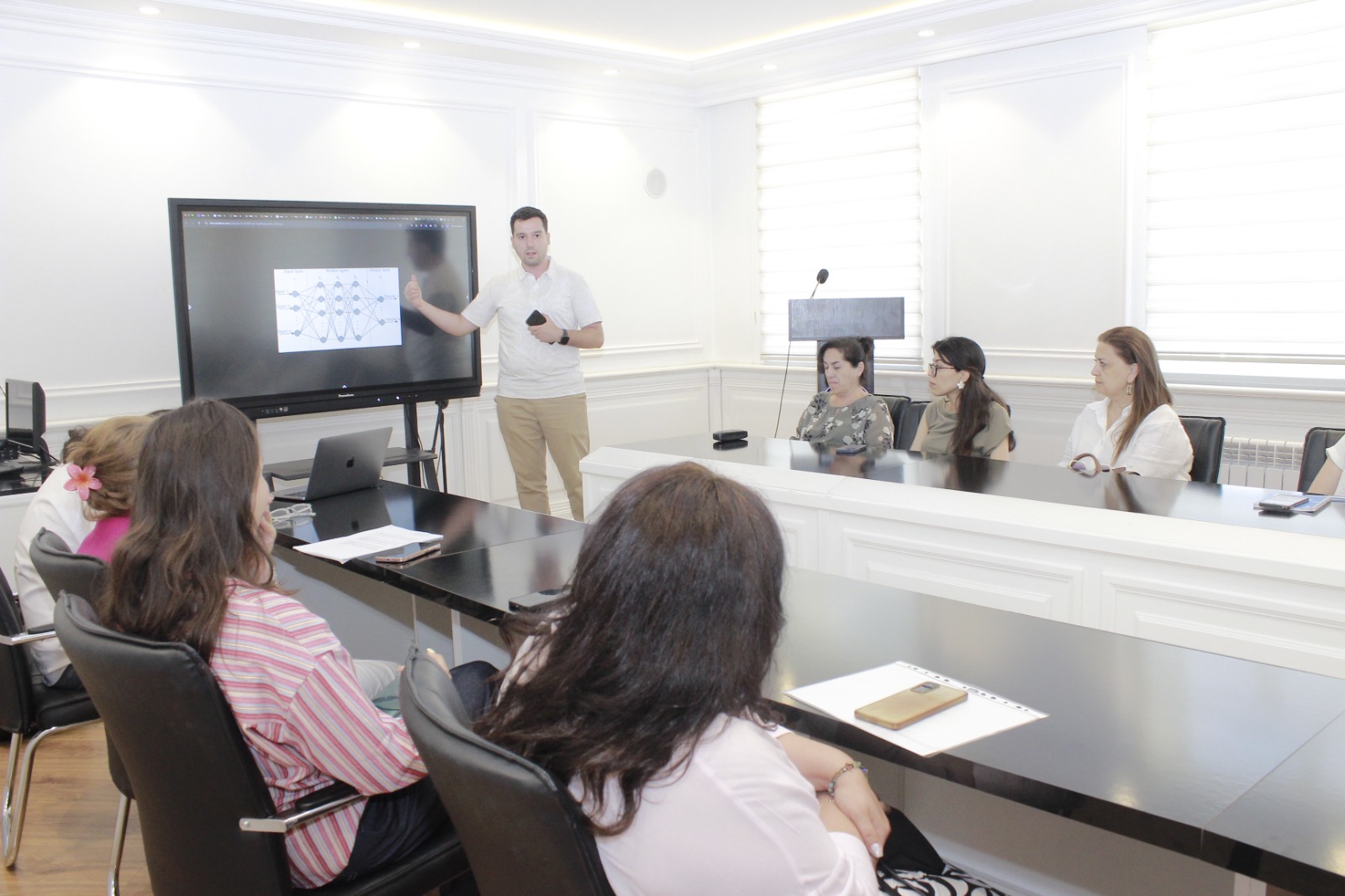 BAAU-da süni intellektin tədrisə inteqrasiyası mövzusunda seminar keçirilib