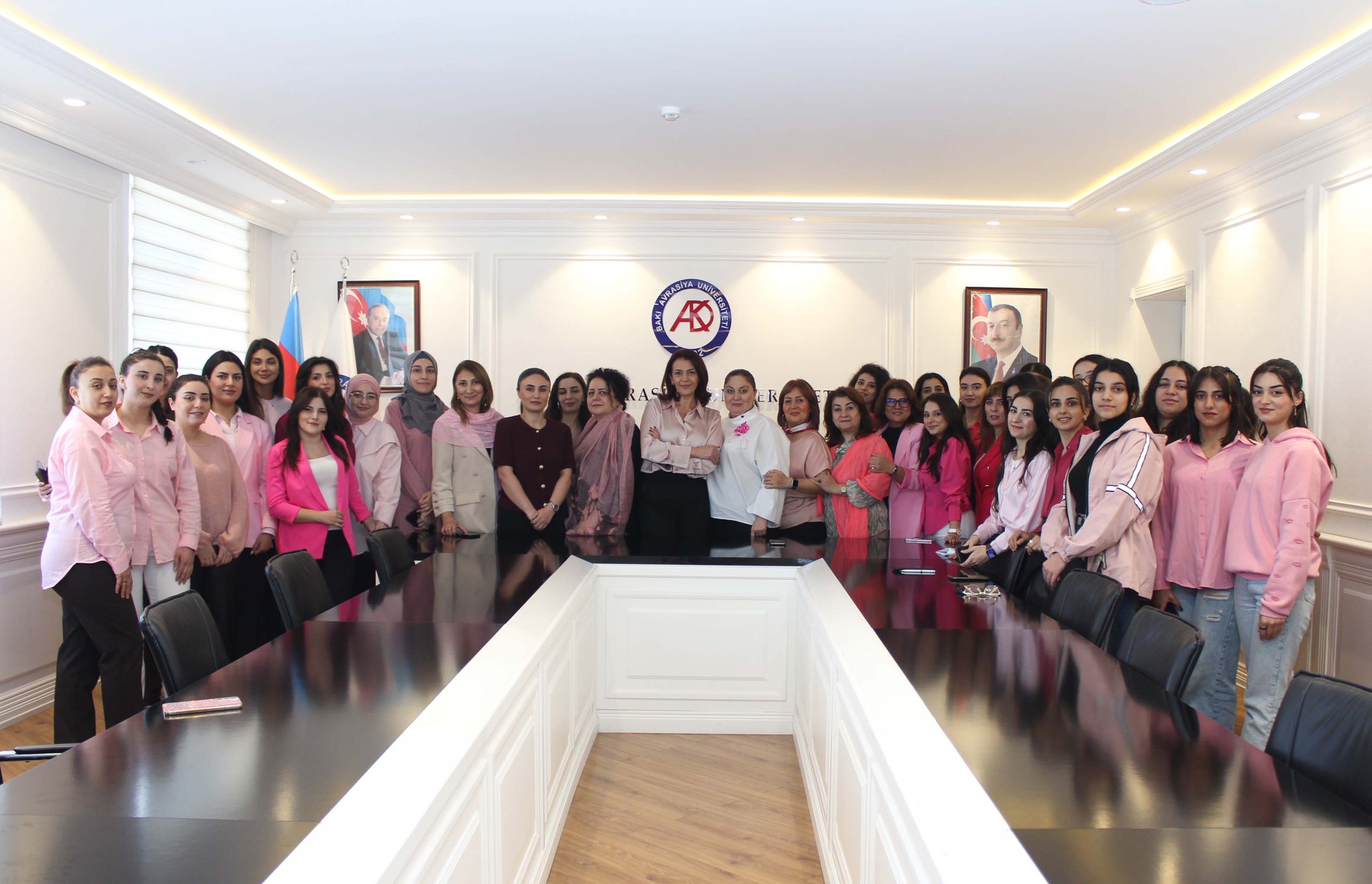 BAAU-da süd vəzi xərçənginə qarşı mübarizəyə dəstək aksiyası keçirilib