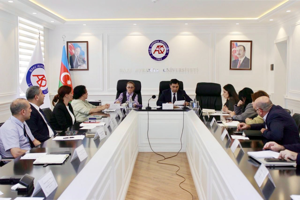 Elmi Şuranın növbəti iclası keçirilib