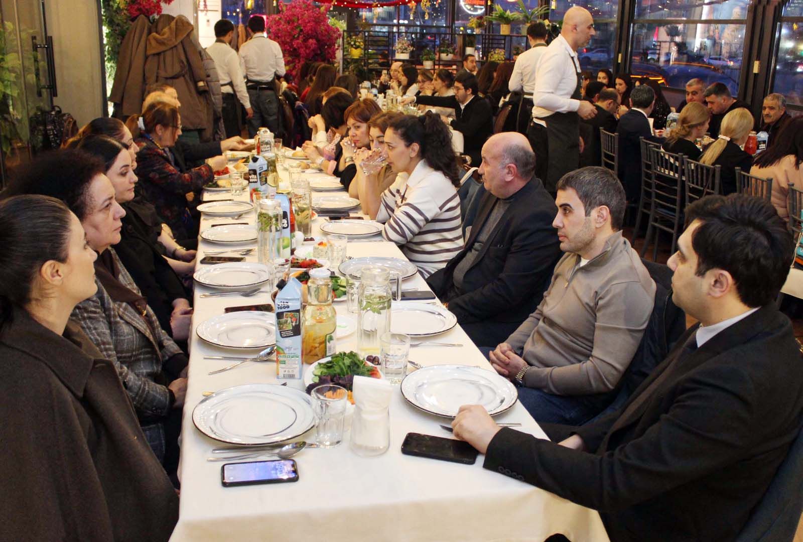 Universitetin əməkdaşları üçün iftar süfrəsi təşkil edilib.