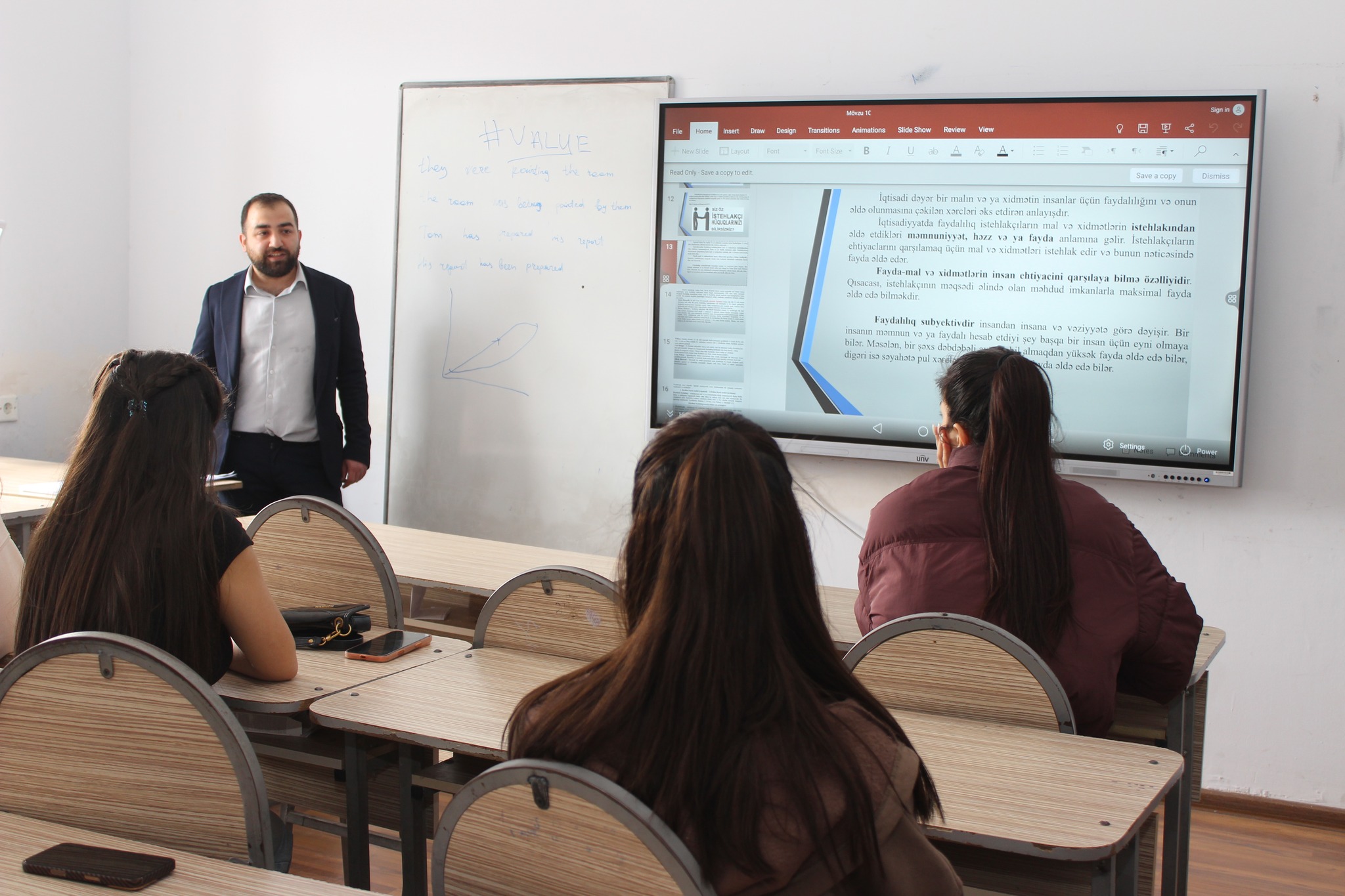 Universitetimizdə xaricdə təhsil alan doktorantların mühazirələri təşkil edilib