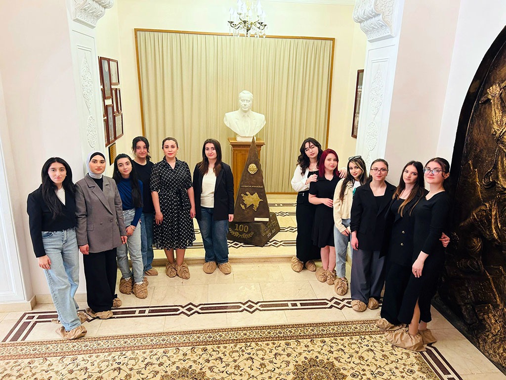 The students of Baku Eurasian University have visited the National Museum of Azerbaijani Literature named after Nizami Ganjavi